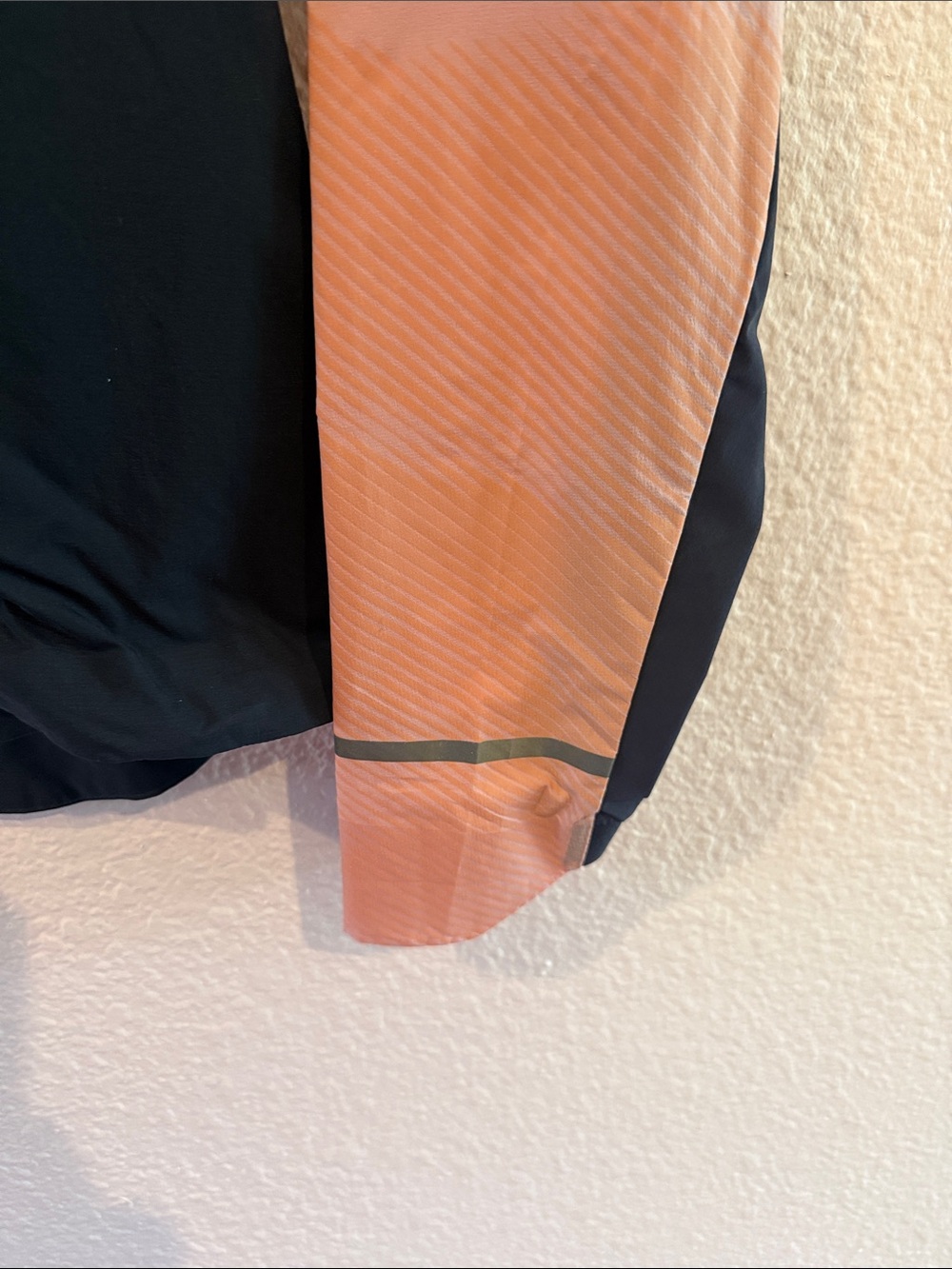 On Running Weather Jacket - Picture 4 of 5